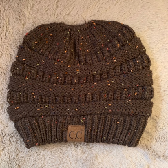 C.C. Boutique toques - Picture 2 of 2